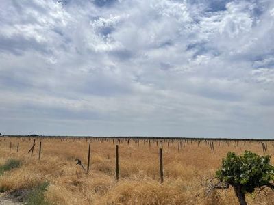 1 W North Ave, Kerman, CA, 93630