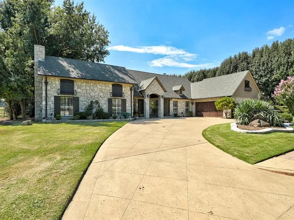 1102 Saint Andrews Dr, Edmond, OK 73025