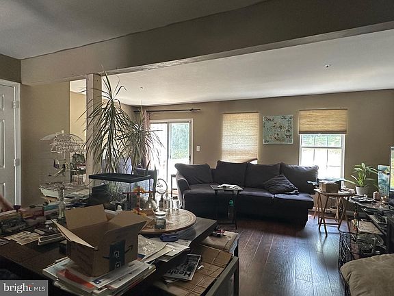 3rd image of 913 Dunloring Ct