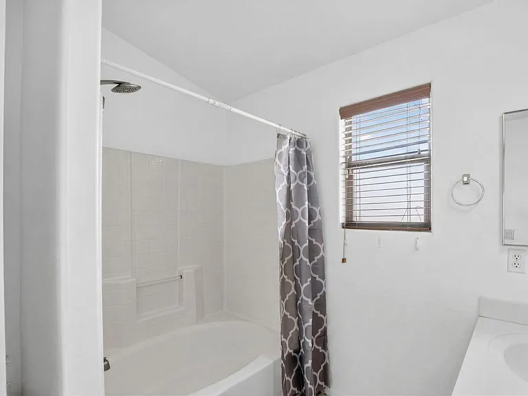 6550 S 44th Ave — Photo 15