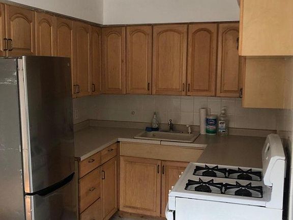 5th image of 320 Brielle Ave