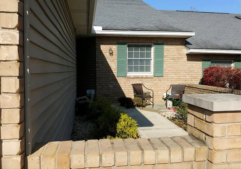 6 Susan Dr photo 1