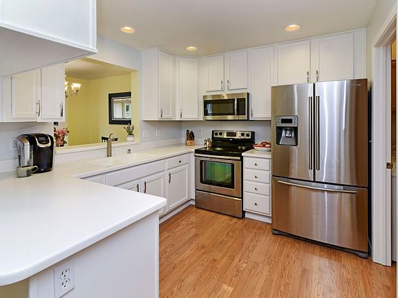 3rd image of 5746 Gateway Ln NE