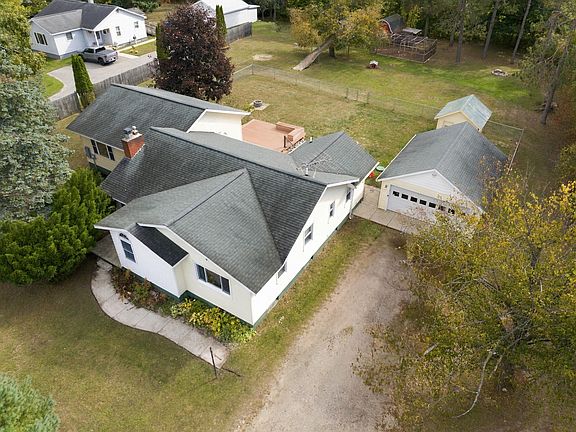 2nd image of 2826 Vanyea Rd