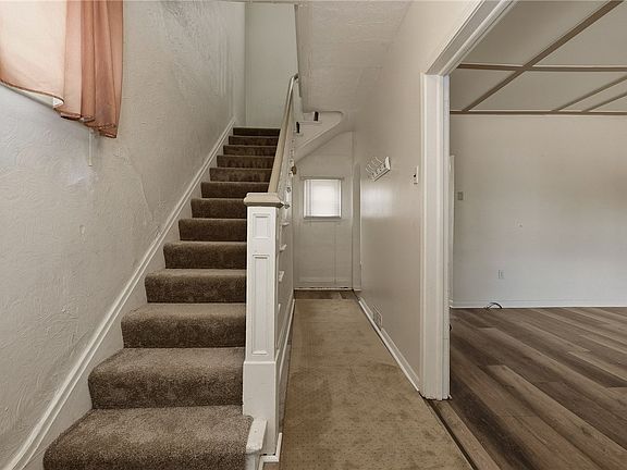 4th image of 311 Sweetbriar St