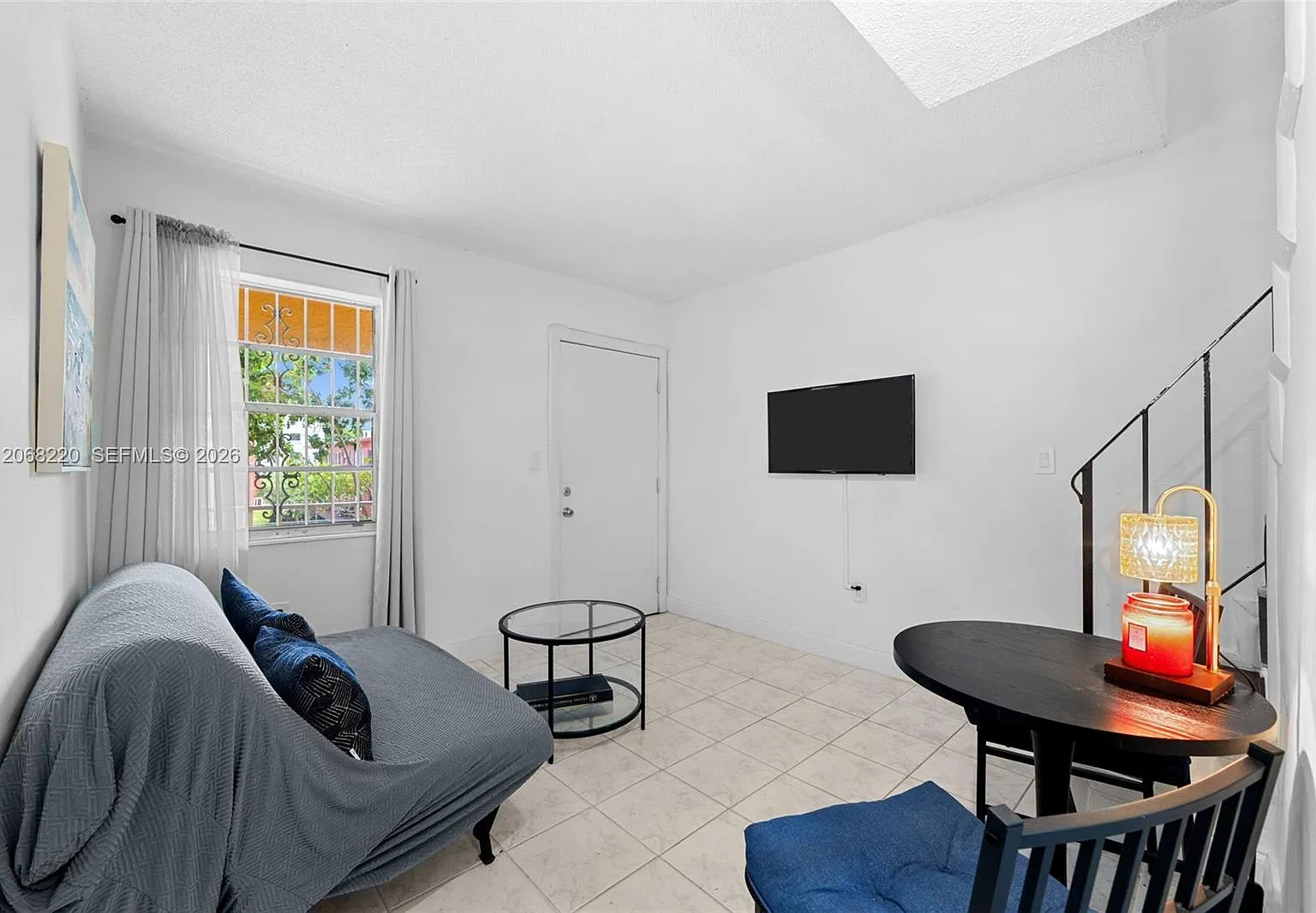 Fifth Avenue Condo — Photo 2