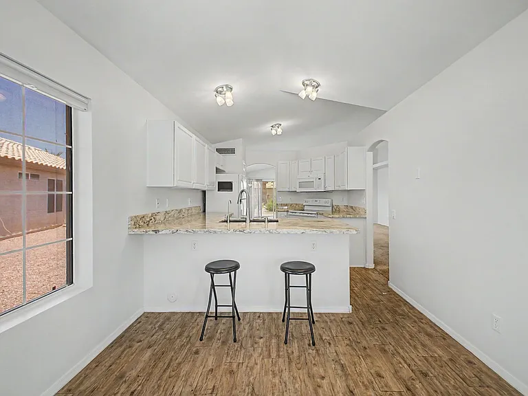 1211 N Jackson St — Photo 15