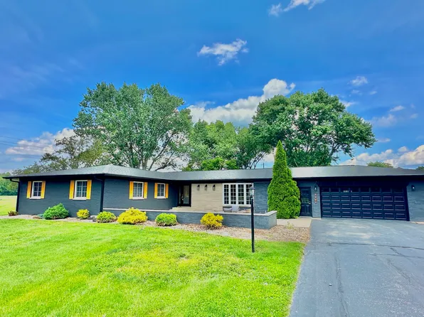 2041 Fairway Dr, Greencastle, IN 46135