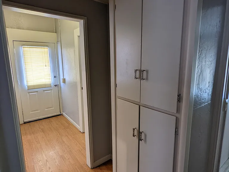 810 E Moeller St — Photo 7
