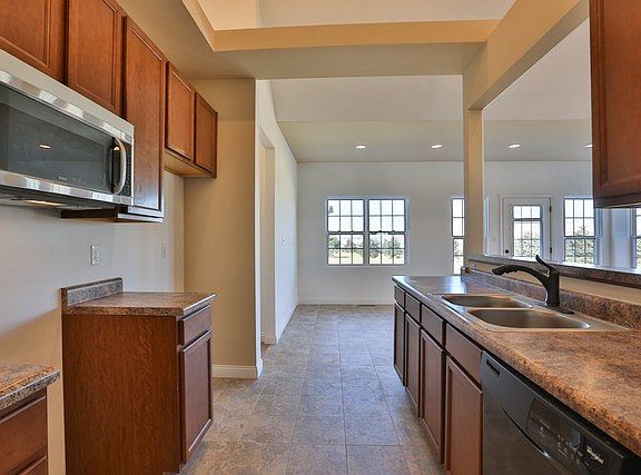 2nd image of 3686 Fountain Ct