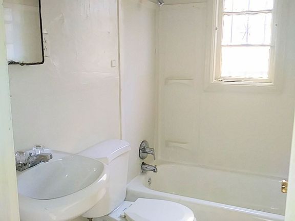 2nd image of 2311 E Warren St