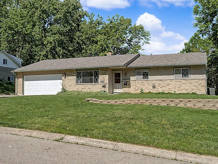 819 Gleneagle Dr — Photo 1