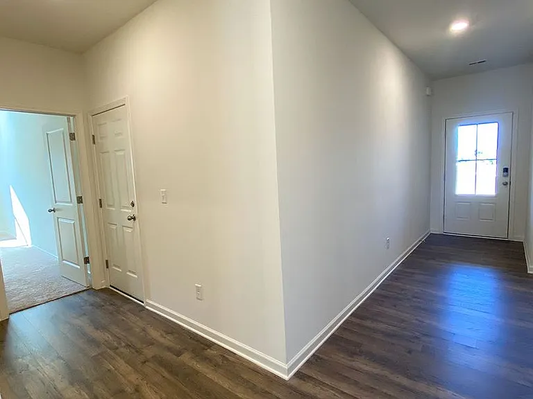 38 Crown Way — Photo 3