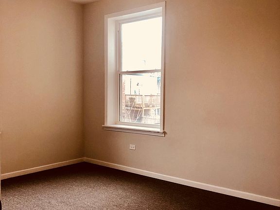 4th image of 4626 S Lake Park Ave APT 1E