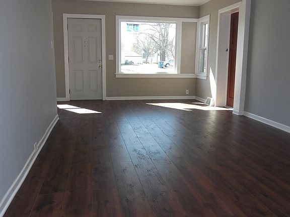 4th image of 301 S Ottawa St