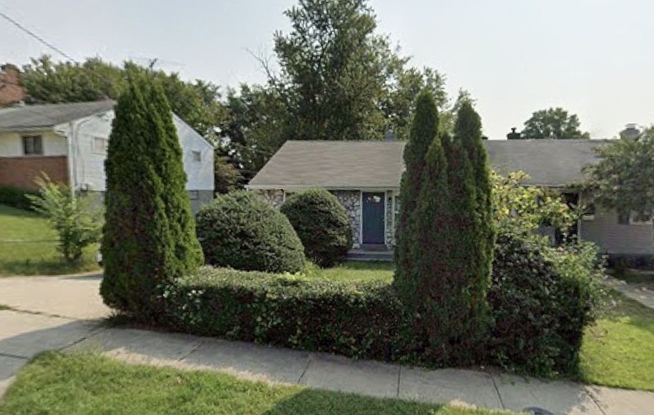 1st image of 608 Blandford St