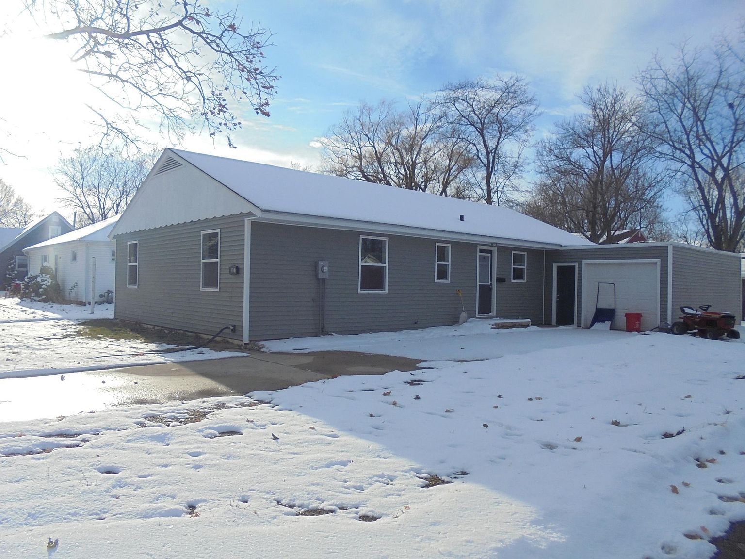 1827 N 6th St Estherville Ia 51334 Mls 5685447 Zillow