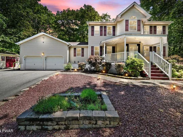 800 Sunset Ct, Hawley, PA 18428