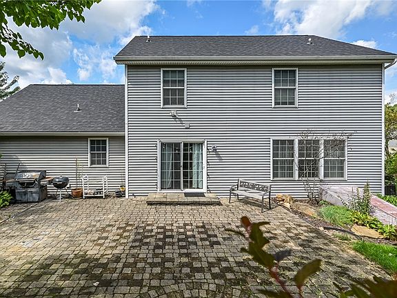 2nd image of 1833 Porter St