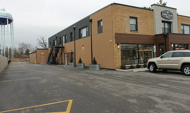 715 E State St #204 — Photo 2
