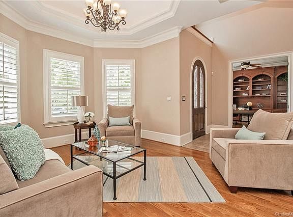 5th image of 6707 Larrisa Ct