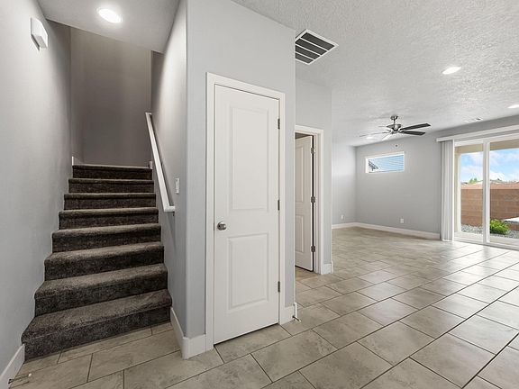 4th image of 3617 Queen Ct NE