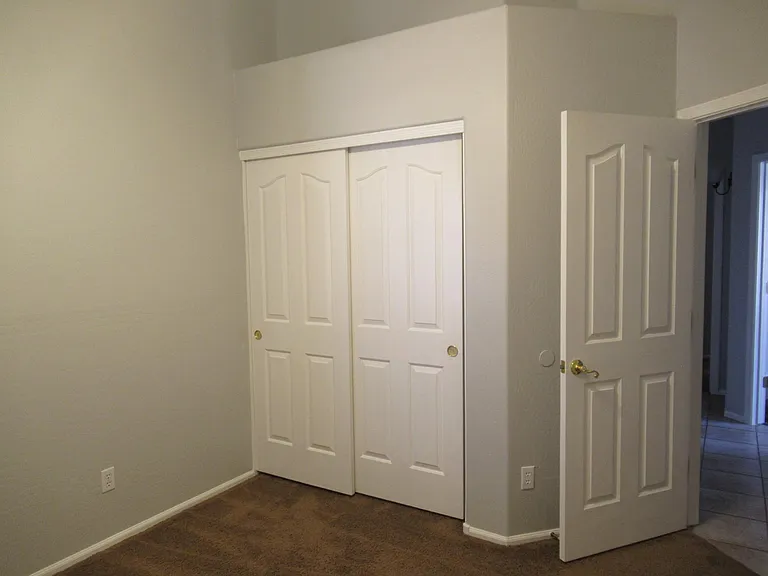 529 E Cantebria Dr — Photo 15