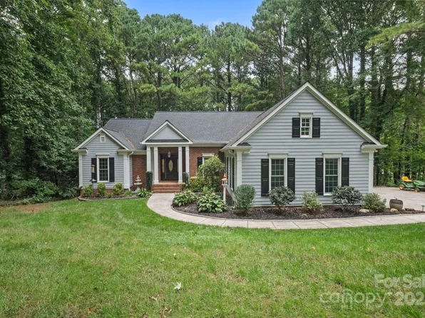 110 N Shore Dr, Mooresville, NC 28117