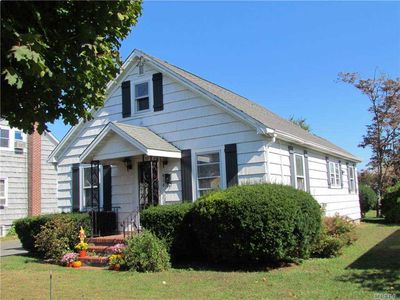 416 Sweezy Ave, Riverhead, NY, 11901