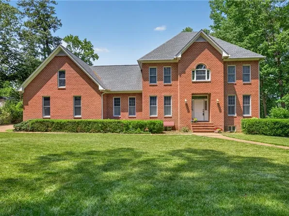 1358 Moyer Rd, Newport News, VA 23608