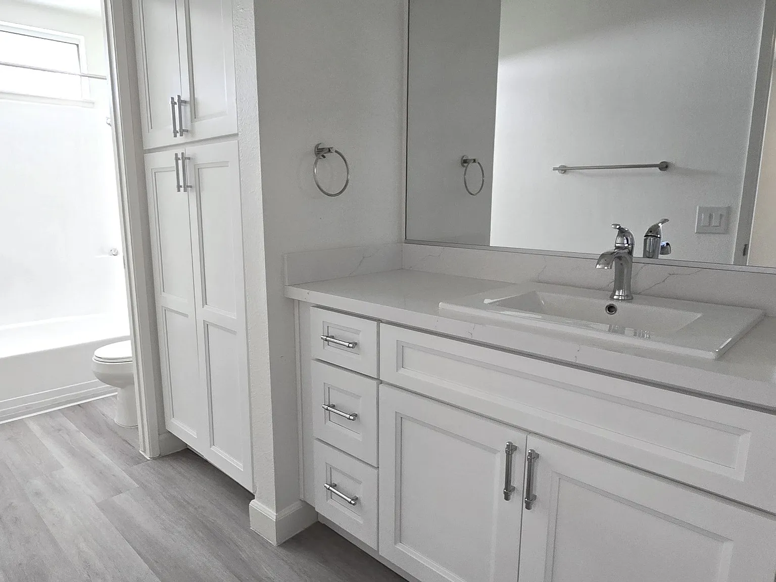 The Redlands Apartments — Photo 4