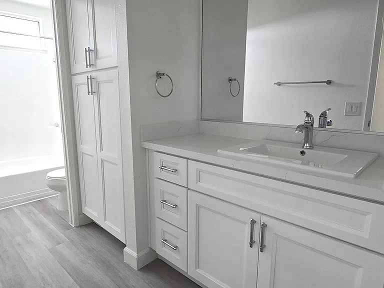 The Redlands Apartments — Photo 18