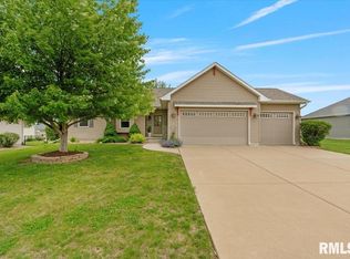 17 Blackstone Way, Le Claire, IA
