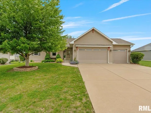 17 Blackstone Way, Le Claire, IA 52753