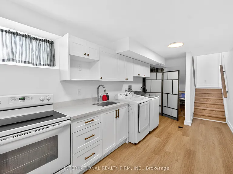 26 Dellbrook Cres — Photo 29