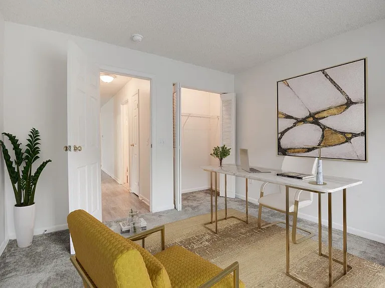 Knollwood Manor Apartment Homes — Photo 11