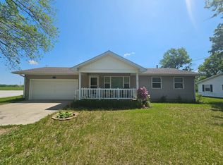 1011 S Hughes St, Hamilton, MO 64644