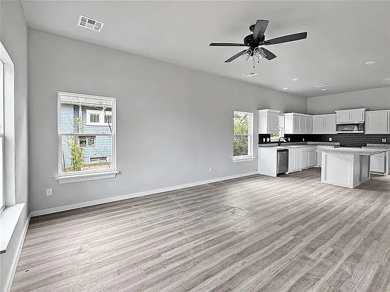 414 N Market Ave — Photo 4