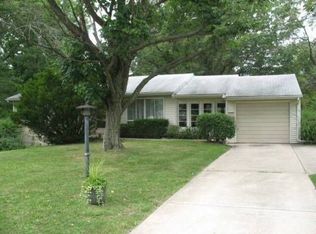 2264 Appletree Ln, Decatur, IL 62521