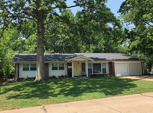 715 Montauban Dr, Saint Louis, MO