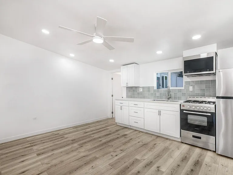 4108 Mission Ave #B — Photo 3