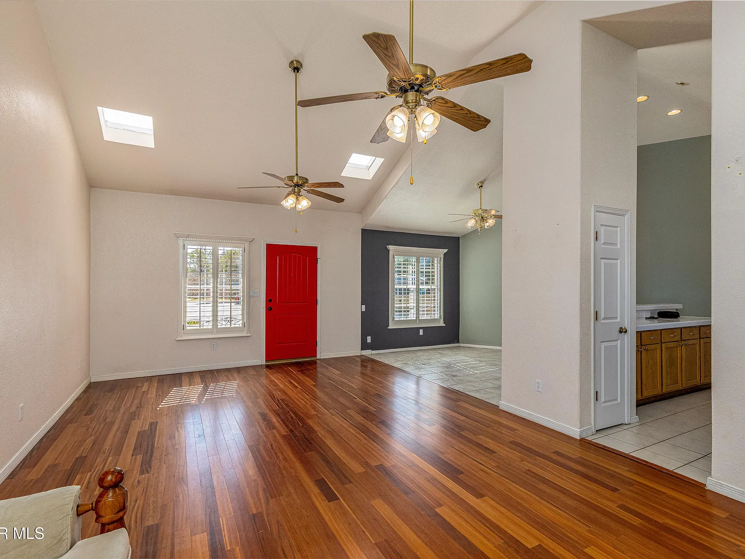 4 bed, 3.5 bath, 1871 sqft, $2,000 — Photo 2