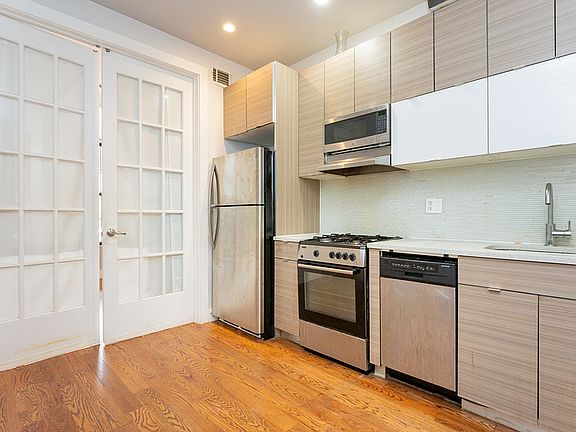 3rd image of 102 Rogers Ave APT 4