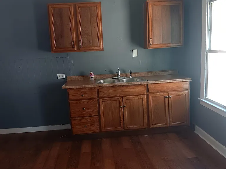 1137 E 66th St #1 — Photo 31