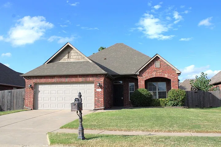 3008 W Mobile Pl