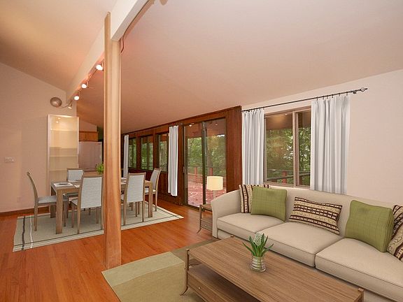 Dining & sitting area