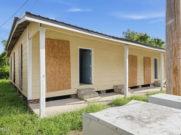 213 Oak St #A-b, Greenwood, MS 38930