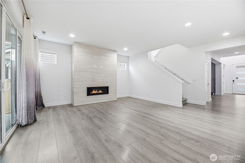 4th image of 23107 70TH Street E