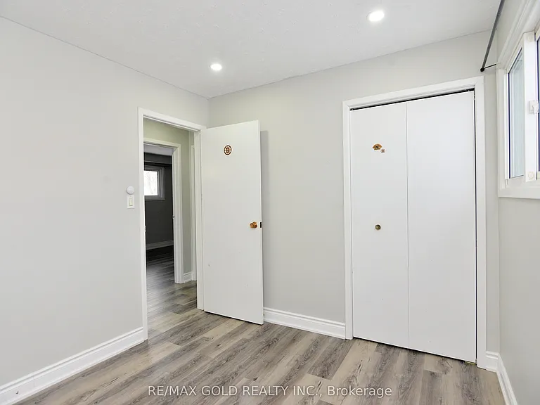 70 Greystone Cres — Photo 14