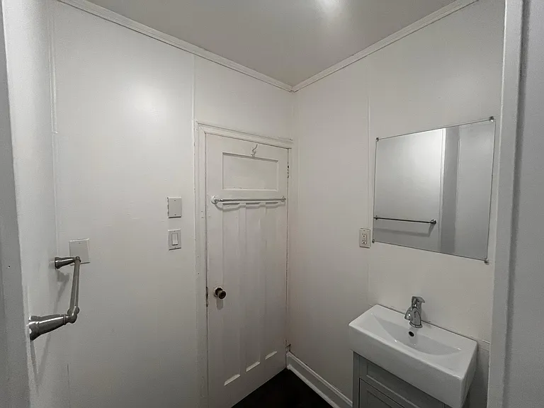 348 Kathleen St — Photo 10